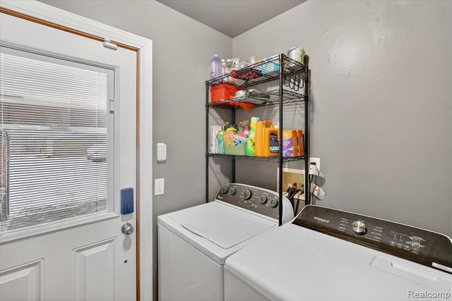 5120 Meadow Crest Circle, Holly, MI 48442