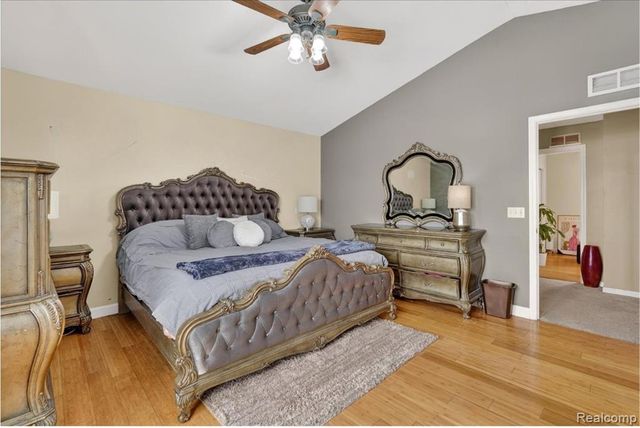 5120 Meadow Crest Circle, Holly, MI 48442