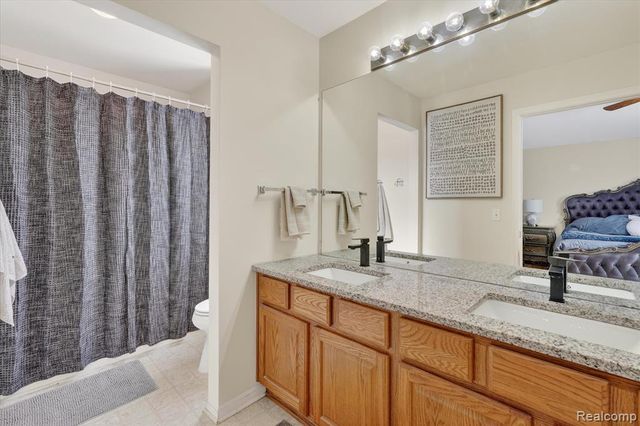 5120 Meadow Crest Circle, Holly, MI 48442