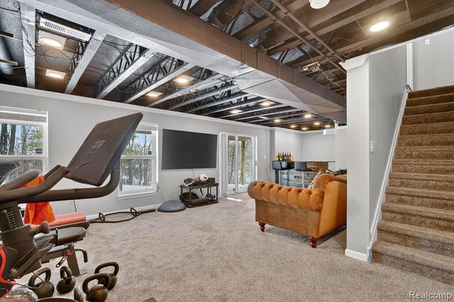 5120 Meadow Crest Circle, Holly, MI 48442