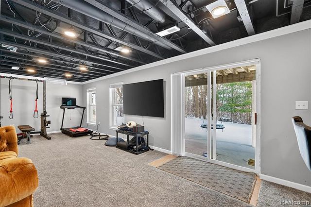 5120 Meadow Crest Circle, Holly, MI 48442