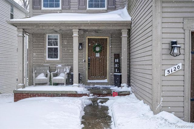 5120 Meadow Crest Circle, Holly, MI 48442