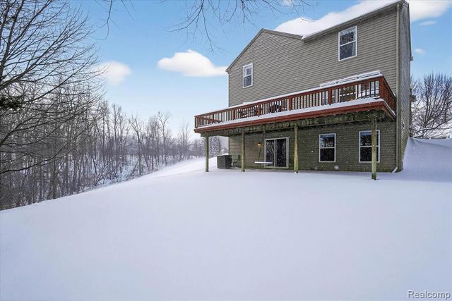 5120 Meadow Crest Circle, Holly, MI 48442