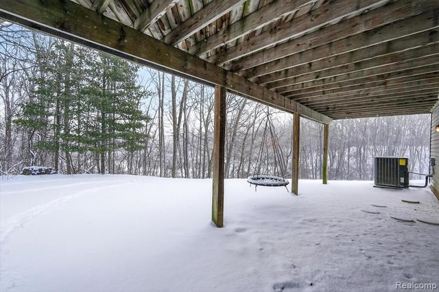 5120 Meadow Crest Circle, Holly, MI 48442