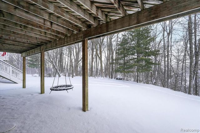 5120 Meadow Crest Circle, Holly, MI 48442