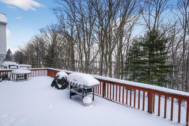 5120 Meadow Crest Circle, Holly, MI 48442