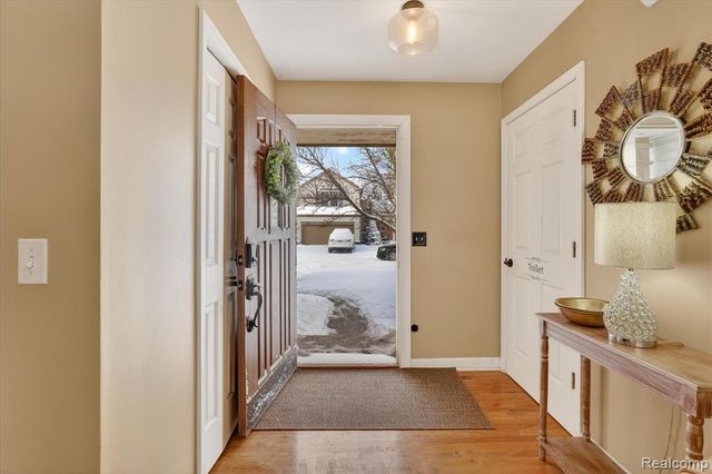 5120 Meadow Crest Circle, Holly, MI 48442