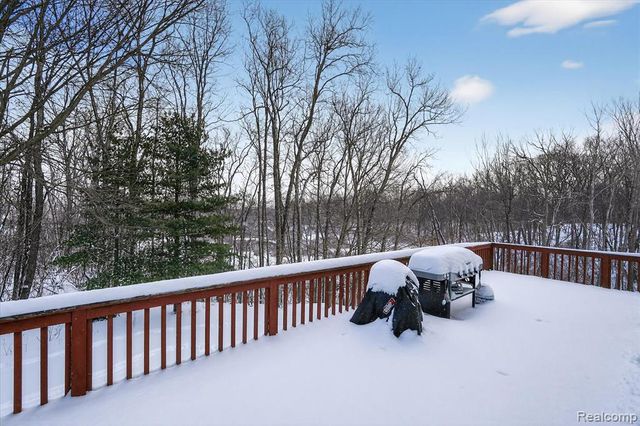 5120 Meadow Crest Circle, Holly, MI 48442