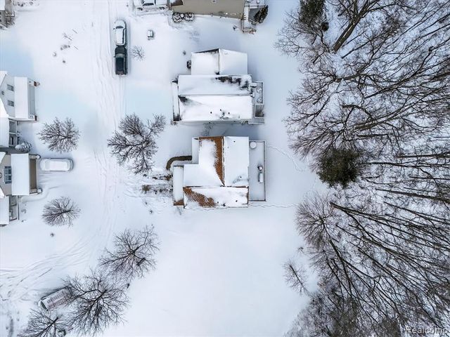 5120 Meadow Crest Circle, Holly, MI 48442