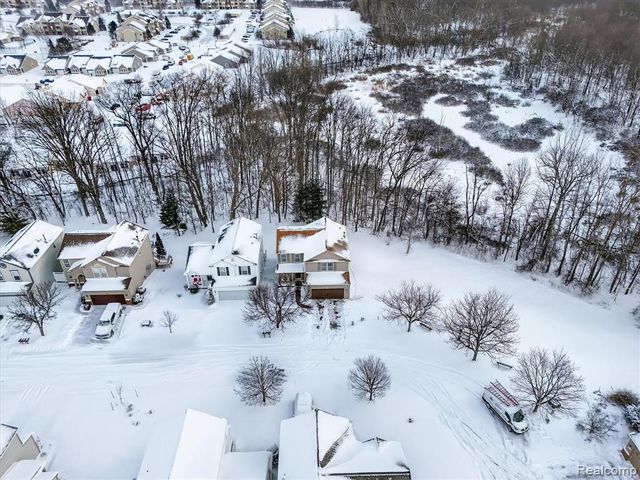 5120 Meadow Crest Circle, Holly, MI 48442