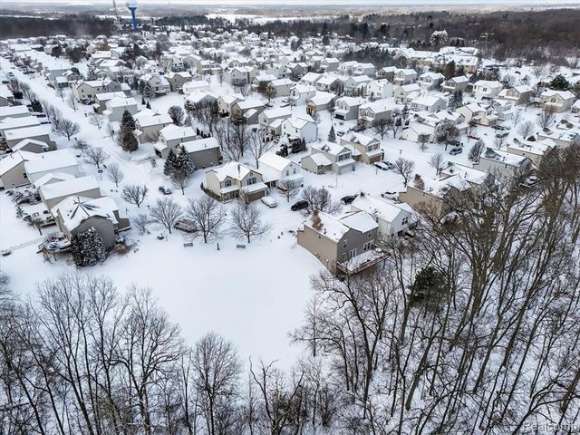 5120 Meadow Crest Circle, Holly, MI 48442