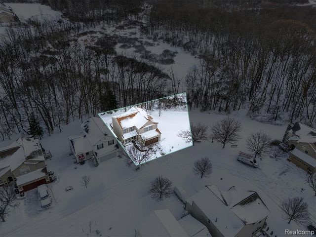 5120 Meadow Crest Circle, Holly, MI 48442