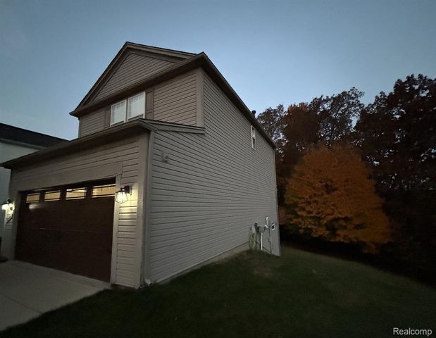 5120 Meadow Crest Circle, Holly, MI 48442
