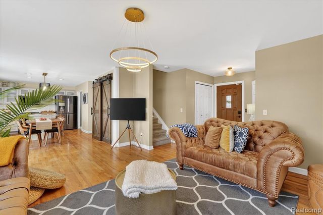 5120 Meadow Crest Circle, Holly, MI 48442