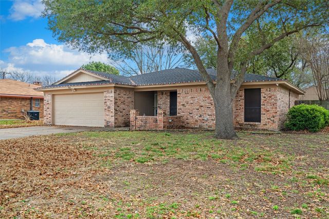 405 SW Rand Drive, Burleson, TX 76028