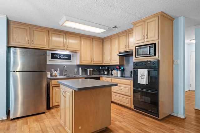 405 SW Rand Drive, Burleson, TX 76028