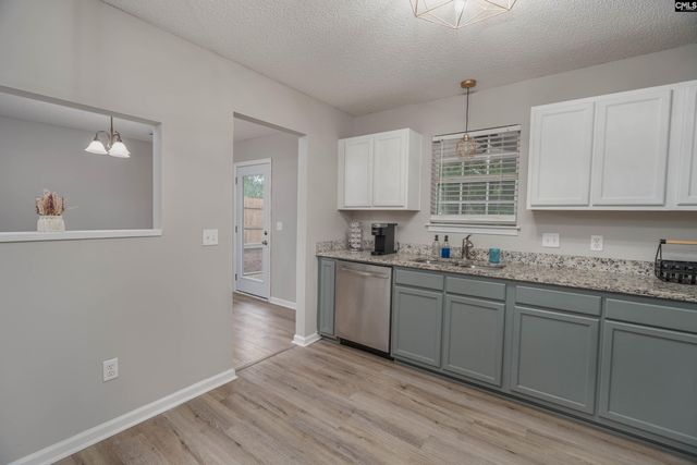105 Brook Hollow Ct, Lexington, SC 29072