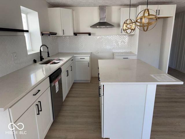 39 N 18th Avenue, Beech Grove, IN 46107