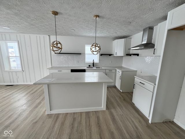 39 N 18th Avenue, Beech Grove, IN 46107