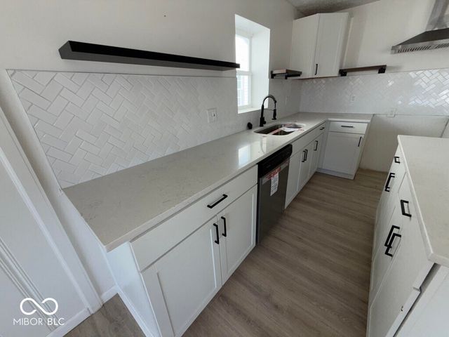 39 N 18th Avenue, Beech Grove, IN 46107