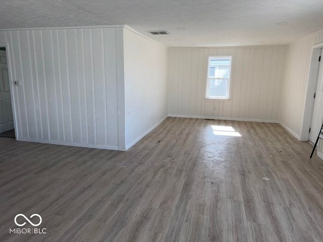 39 N 18th Avenue, Beech Grove, IN 46107