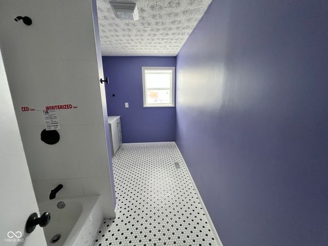 39 N 18th Avenue, Beech Grove, IN 46107