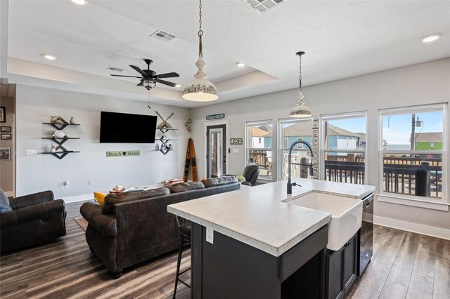 1121 Gulfview Lane, Crystal Beach, TX 77650