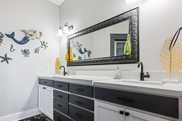 1121 Gulfview Lane, Crystal Beach, TX 77650