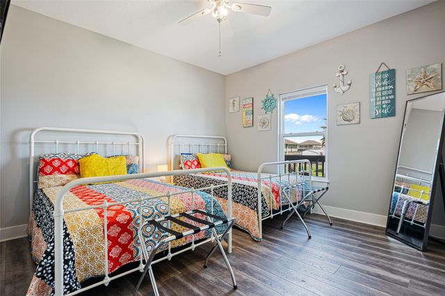 1121 Gulfview Lane, Crystal Beach, TX 77650