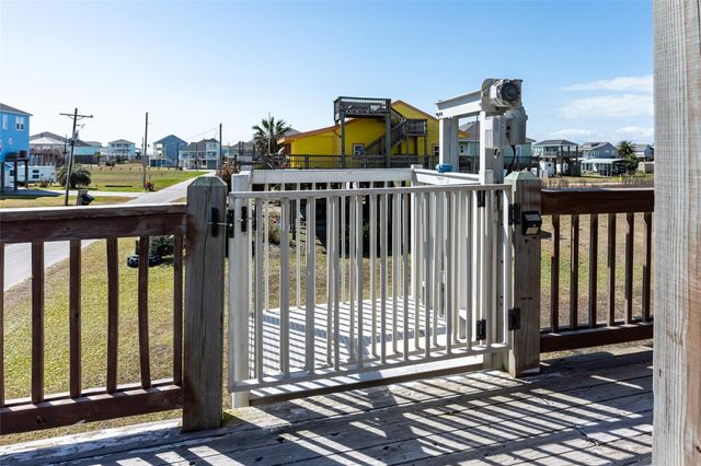 1121 Gulfview Lane, Crystal Beach, TX 77650