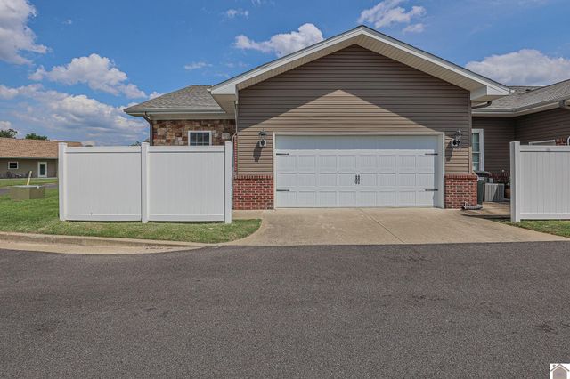 3279 Mallard Cir, Paducah, KY 42001