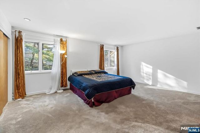 580 Laramie Lane, Mahwah, NJ 07430