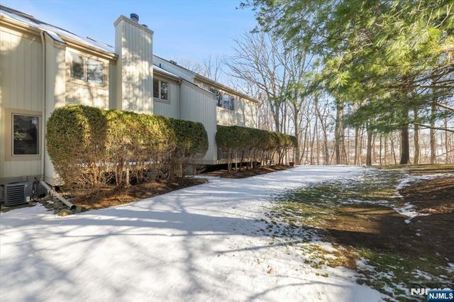 580 Laramie Lane, Mahwah, NJ 07430