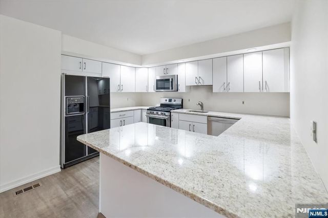 580 Laramie Lane, Mahwah, NJ 07430