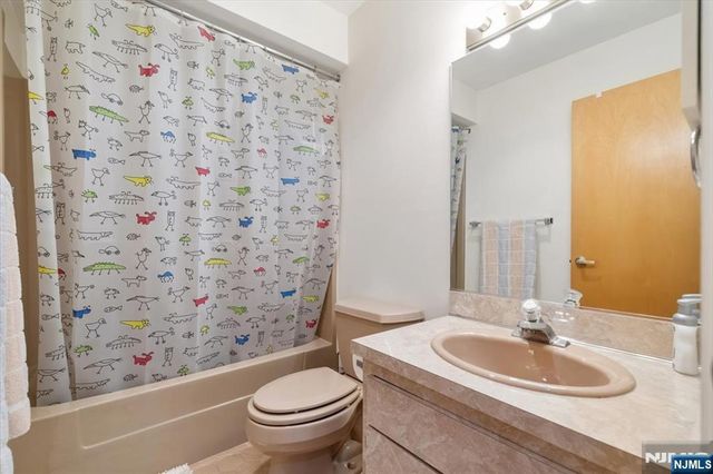 580 Laramie Lane, Mahwah, NJ 07430