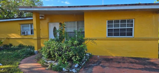 112 Newton Road, West Park, FL 33023