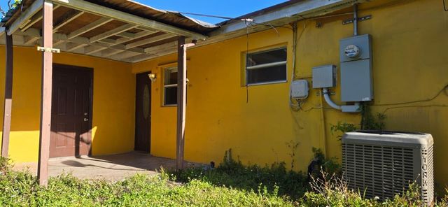 112 Newton Road, West Park, FL 33023