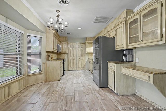 1712 Valley Road, Sapulpa, OK 74066