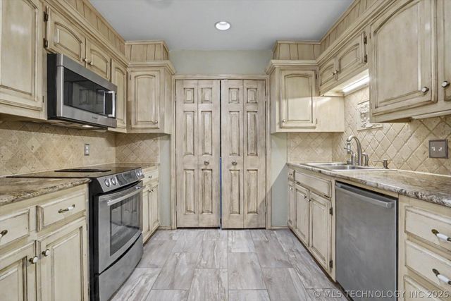 1712 Valley Road, Sapulpa, OK 74066