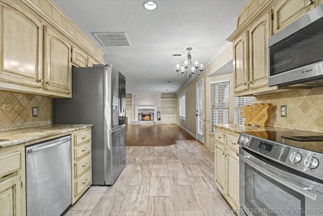 1712 Valley Road, Sapulpa, OK 74066