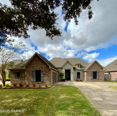 110 Terrace Oak Lane, Broussard, LA 70518
