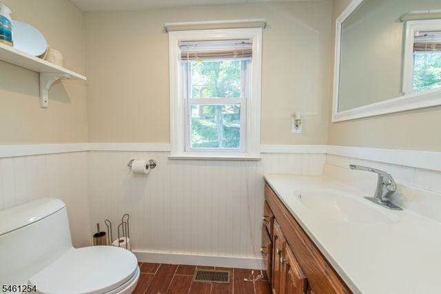 39 Fredericks St, Wanaque Boro, NJ 07465