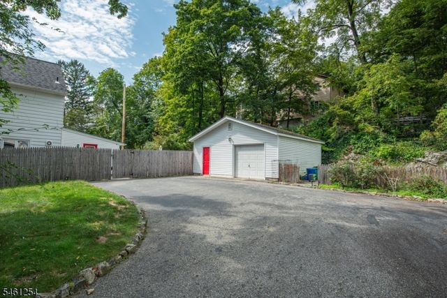 39 Fredericks St, Wanaque Boro, NJ 07465