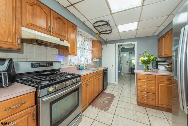 39 Fredericks St, Wanaque Boro, NJ 07465