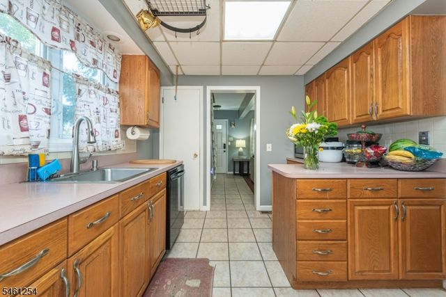 39 Fredericks St, Wanaque Boro, NJ 07465