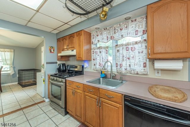 39 Fredericks St, Wanaque Boro, NJ 07465