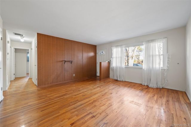 696 Bohemia Parkway, Sayville, NY 11782