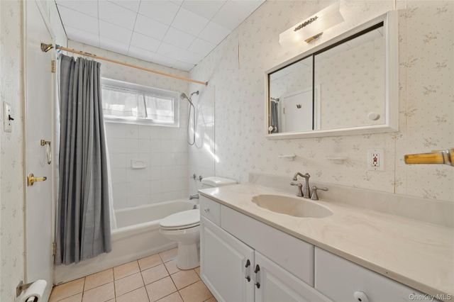 696 Bohemia Parkway, Sayville, NY 11782