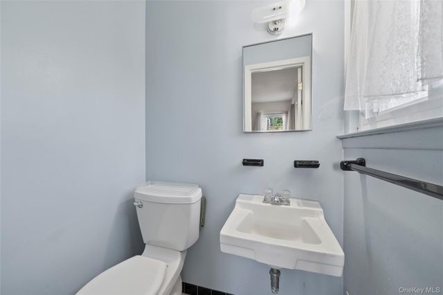 696 Bohemia Parkway, Sayville, NY 11782