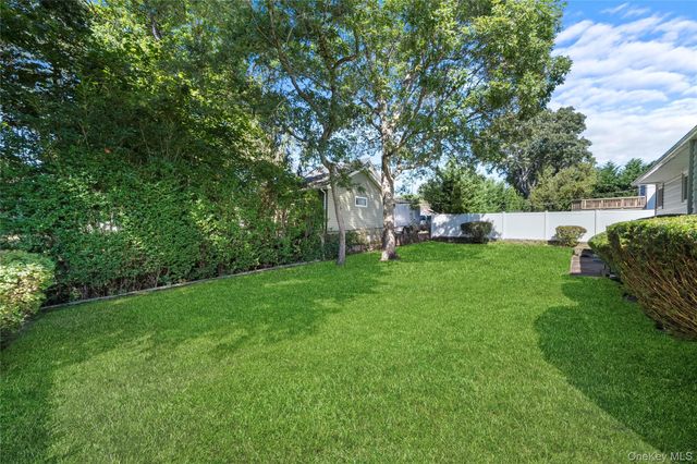 696 Bohemia Parkway, Sayville, NY 11782